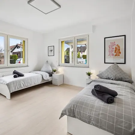 Monteur - Fuer Bis Zu 5 Personen In 63452 - Hu08b