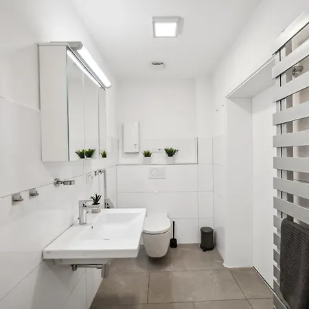 Monteur - Fuer Bis Zu 5 Personen In 63452 - Hu08b هاناو الماين