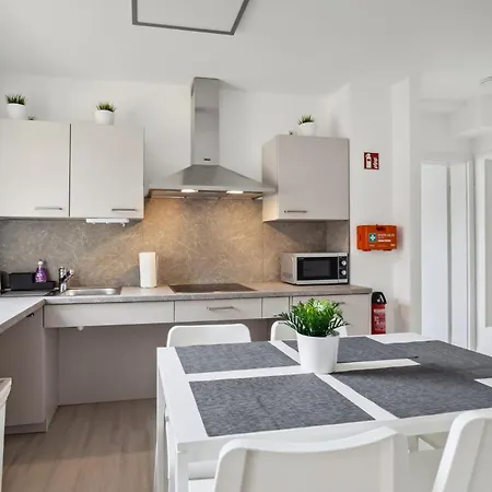 Monteur Base - Unterkunft Fuer Bis Zu 5 Personen In 63452 - Hu08b Apartment